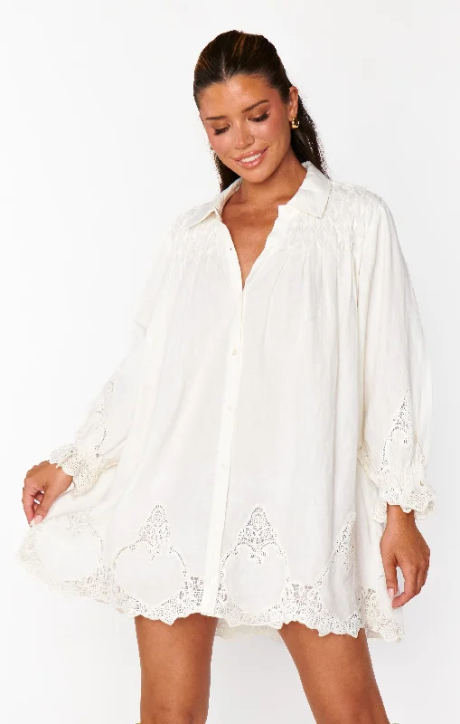 Leona Mini Dress Lace Embroidery Casual V-Neck Mini Dress