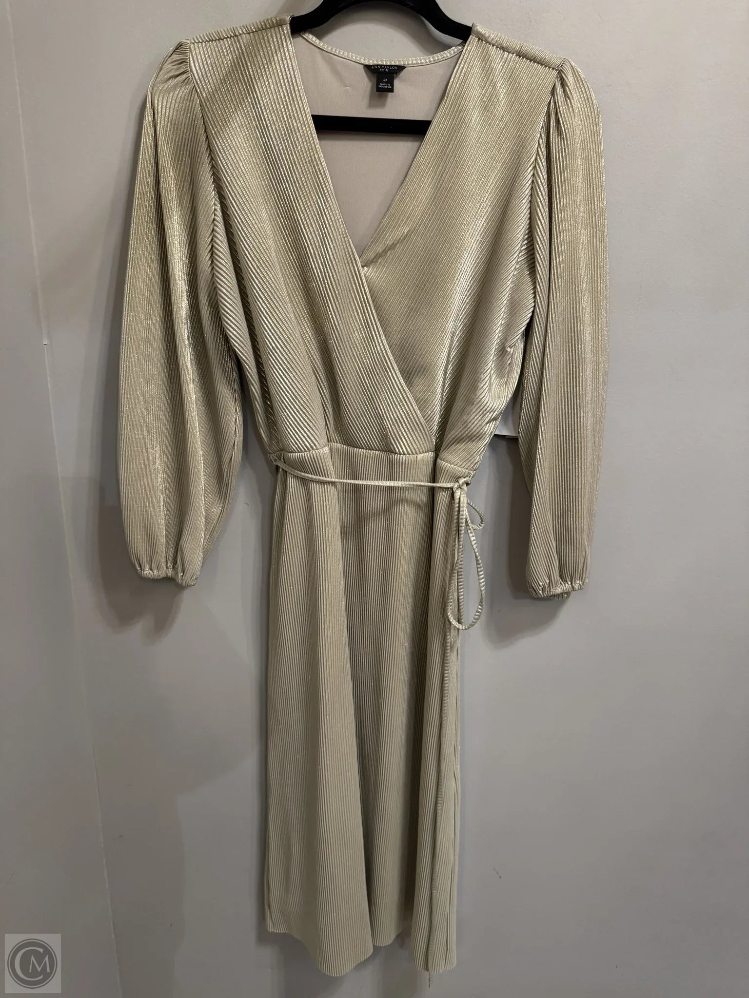 Dress Party Midi By Ann Taylor In Gold, Size: Mp Tunics Chic fashionable