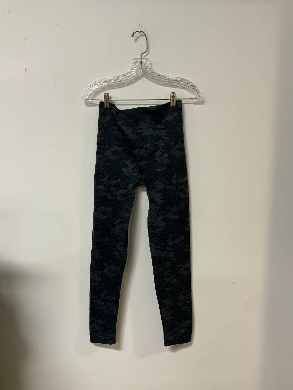 Spanx (L) grey camo leggings Trendy Side-Pocket Leggings